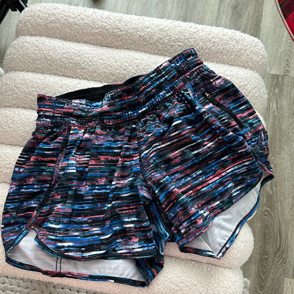 Lululemon Tracker Mid-rise short